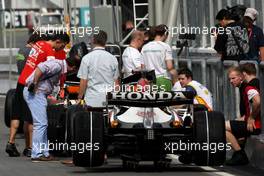 20.03.2008 Kuala Lumpur, Malaysia,  Cars in the pitlane queued for scrutineering - Formula 1 World Championship, Rd 2, Malaysian Grand Prix, Thursday
