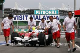 20.03.2008 Kuala Lumpur, Malaysia,  Toyota F1 Team atmosphere - Formula 1 World Championship, Rd 2, Malaysian Grand Prix, Thursday