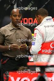 Lewis Hamilton (GBR), McLaren Mercedes and his father Anthony - Formula 1 World Championship, Rd 15, Singapore Grand Prix, Friday Practice