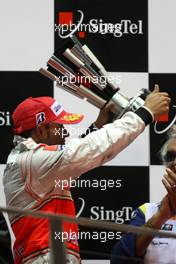 28.09.2008 Singapore City, Singapore,  3rd, Lewis Hamilton (GBR), McLaren Mercedes, MP4-23 - Formula 1 World Championship, Rd 15, Singapore Grand Prix, Sunday Podium