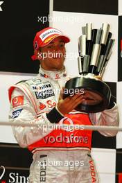 28.09.2008 Singapore City, Singapore,  3rd place Lewis Hamilton (GBR), McLaren Mercedes - Formula 1 World Championship, Rd 15, Singapore Grand Prix, Sunday Podium