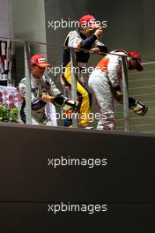 28.09.2008 Singapore City, Singapore,  1st, Fernando Alonso (ESP), Renault F1 Team, R28, 2nd, Nico Rosberg (GER), WilliamsF1 Team, FW30 and 3rd, Lewis Hamilton (GBR), McLaren Mercedes, MP4-23 - Formula 1 World Championship, Rd 15, Singapore Grand Prix, Sunday Podium