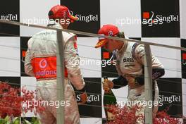 28.09.2008 Singapore City, Singapore,  3rd, Lewis Hamilton (GBR), McLaren Mercedes and 2nd, Nico Rosberg (GER), WilliamsF1 Team - Formula 1 World Championship, Rd 15, Singapore Grand Prix, Sunday Podium