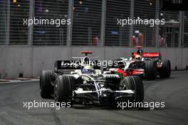 28.09.2008 Singapore City, Singapore,  Nico Rosberg (GER), WilliamsF1 Team, FW30 leads Lewis Hamilton (GBR), McLaren Mercedes, MP4-23 - Formula 1 World Championship, Rd 15, Singapore Grand Prix, Sunday Race