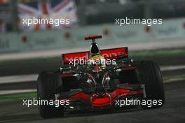 28.09.2008 Singapore City, Singapore,  Lewis Hamilton (GBR), McLaren Mercedes, MP4-23 - Formula 1 World Championship, Rd 15, Singapore Grand Prix, Sunday Race