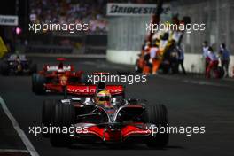 28.09.2008 Singapore City, Singapore,  Nelson Piquet Jr (BRA), Renault F1 Team, crashed, Lewis Hamilton (GBR), McLaren Mercedes, MP4-23 passes - Formula 1 World Championship, Rd 15, Singapore Grand Prix, Sunday Race