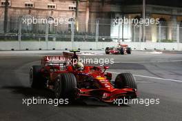 28.09.2008 Singapore City, Singapore,  Felipe Massa (BRA), Scuderia Ferrari, F2008 leads Lewis Hamilton (GBR), McLaren Mercedes, MP4-23 at the start - Formula 1 World Championship, Rd 15, Singapore Grand Prix, Sunday Race