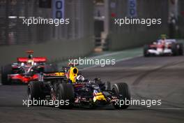 28.09.2008 Singapore City, Singapore,  David Coulthard (GBR), Red Bull Racing, Lewis Hamilton (GBR), McLaren Mercedes  - Formula 1 World Championship, Rd 15, Singapore Grand Prix, Sunday Race