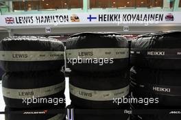 25.09.2008 Singapore City, Singapore,  The tyres of Lewis Hamilton (GBR), McLaren Mercedes and Heikki Kovalainen (FIN), McLaren Mercedes - Formula 1 World Championship, Rd 15, Singapore Grand Prix, Thursday