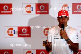 25.09.2008 Singapore City, Singapore,  M1 & Vodafone Welcomes Lewis Hamilton (GBR), McLaren Mercedes to Singapore! - Formula 1 World Championship, Rd 15, Singapore Grand Prix, Thursday