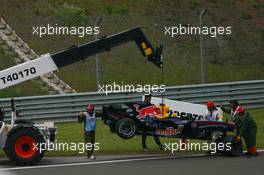 09.05.2008 Istanbul, Turkey,  Mark Webber (AUS), Red Bull Racing, RB4, crashed during the session - Formula 1 World Championship, Rd 5, Turkish Grand Prix, Friday Practice