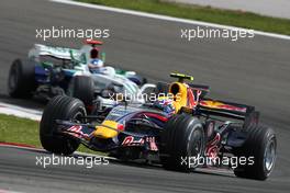 11.05.2008 Istanbul, Turkey,  Mark Webber (AUS), Red Bull Racing, RB4 leads Jenson Button (GBR), Honda Racing F1 Team, RA108 - Formula 1 World Championship, Rd 5, Turkish Grand Prix, Sunday Race