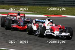 11.05.2008 Istanbul, Turkey,  Timo Glock (GER), Toyota F1 Team, Heikki Kovalainen (FIN), McLaren Mercedes  - Formula 1 World Championship, Rd 5, Turkish Grand Prix, Sunday Race