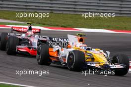 11.05.2008 Istanbul, Turkey,  Nelson Piquet Jr (BRA), Renault F1 Team, Heikki Kovalainen (FIN), McLaren Mercedes  - Formula 1 World Championship, Rd 5, Turkish Grand Prix, Sunday Race