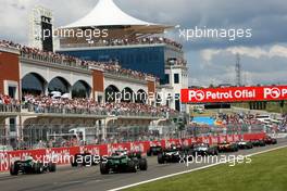 11.05.2008 Istanbul, Turkey,  Start, Felipe Massa (BRA), Scuderia Ferrari, F2008, Lewis Hamilton (GBR), McLaren Mercedes, MP4-23  - Formula 1 World Championship, Rd 5, Turkish Grand Prix, Sunday Race