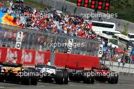 11.05.2008 Istanbul, Turkey,  Start, Felipe Massa (BRA), Scuderia Ferrari, F2008 and Lewis Hamilton (GBR), McLaren Mercedes, MP4-23 - Formula 1 World Championship, Rd 5, Turkish Grand Prix, Sunday Race