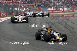 11.05.2008 Istanbul, Turkey,  David Coulthard (GBR), Red Bull Racing leads Jarno Trulli (ITA), Toyota Racing - Formula 1 World Championship, Rd 5, Turkish Grand Prix, Sunday Race