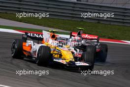 11.05.2008 Istanbul, Turkey,  Nelson Piquet Jr (BRA), Renault F1 Team and Heikki Kovalainen (FIN), McLaren Mercedes  - Formula 1 World Championship, Rd 5, Turkish Grand Prix, Sunday Race