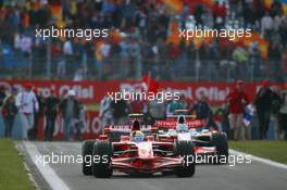 11.05.2008 Istanbul, Turkey,  Felipe Massa (BRA), Scuderia Ferrari, F2008, fans invade the track - Formula 1 World Championship, Rd 5, Turkish Grand Prix, Sunday Race