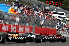 11.05.2008 Istanbul, Turkey,  Start, Felipe Massa (BRA), Scuderia Ferrari, F2008, Lewis Hamilton (GBR), McLaren Mercedes, MP4-23, Robert Kubica (POL), BMW Sauber F1 Team, F1.08 - Formula 1 World Championship, Rd 5, Turkish Grand Prix, Sunday Race