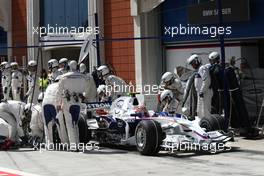 10.05.2008 Istanbul, Turkey,  Robert Kubica (POL), BMW Sauber F1 Team, F1.08 pit stop - Formula 1 World Championship, Rd 5, Turkish Grand Prix, Saturday Qualifying