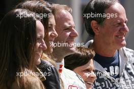 11.05.2008 Istanbul, Turkey,  Rubens Barrichello (BRA), Honda Racing F1 Team celebrates his 257th GP with his  wife, sister, mother and father - Formula 1 World Championship, Rd 5, Turkish Grand Prix, Sunday
