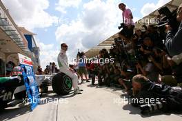 11.05.2008 Istanbul, Turkey,  Rubens Barrichello (BRA), Honda Racing F1 Team celebrates his 257th GP - Formula 1 World Championship, Rd 5, Turkish Grand Prix, Sunday