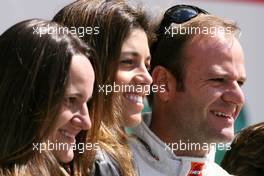 11.05.2008 Istanbul, Turkey,  Rubens Barrichello (BRA), Honda Racing F1 Team celebrates his 257th GP with his wife and sister - Formula 1 World Championship, Rd 5, Turkish Grand Prix, Sunday