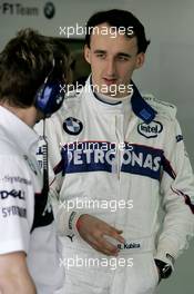 20.02.2008 Valencia, Spain,  Robert Kubica (POL), BMW Sauber F1 Team, Pitlane, Box, Garage - Formula 1 Testing, Valencia