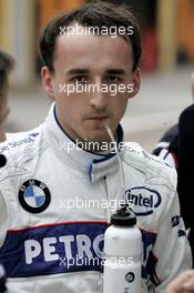 20.02.2008 Valencia, Spain,  Robert Kubica (POL), BMW Sauber F1 Team, Pitlane, Box, Garage - Formula 1 Testing, Valencia