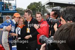 14.09.2008 Monza, Italy,  3rd, Esteban Gutierrez (MEX), Josef-Kaufmann-Racing with his team and family - Formula BMW Europe 2008, Rd 15 & 16, Monza, Sunday Podium