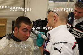 06.12.2008 Mexico City, Mexico,  Last years winner Philipp Eng (AT) on his Formula One drive with the BMW Sauber F1 Team gets a Rookie hair cut from the F1 Team, Formula BMW World Final 2008 at the Autodromo Hermanos Rodríguez, 4th-7th of December 2008