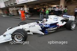 06.12.2008 Mexico City, Mexico,  Last years winner Philipp Eng (AT) on his Formula One drive with the BMW Sauber F1 Team - Formula BMW World Final 2008 at the Autodromo Hermanos Rodríguez, 4th-7th of December 2008