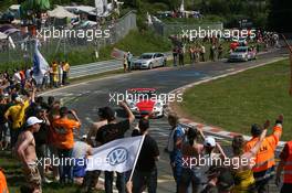 23.05.2009 Nurburgring, Germany,  Fans cheer Bonk Motorsport, Porsche 996 GT3 Cup, Wolf Silvester (GER), Michael Bonk (GER), Fabian Sigward (GER), Matthew Marsh (GBR)  - Nurburgring 24 Hours 2009