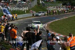 23.05.2009 Nurburgring, Germany,  Fans cheer Horn Motorsport, Porsche 997 GT3 Cup, David Horn (GER), Michael Illbruck (GER), Hans-Georg Horn (GER), Christian Ried (GER)  - Nurburgring 24 Hours 2009