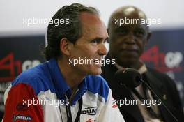20.02.2009 Johannesburg, South Africa,  Max Welti (SUI), Seat holder of A1 Team Switzerland and Tokyo Sexwale (RSA), Seat Holder A1 Team South Africa - A1GP World Cup of Motorsport 2008/09, Round 5, Gauteng, Friday - Copyright A1GP - Free for editorial usage