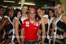 21.02.2009 Johannesburg, South Africa,  Felipe Massa (BRA) with the grid girls - A1GP World Cup of Motorsport 2008/09, Round 5, Gauteng, Saturday Qualifying - Copyright A1GP - Free for editorial usage