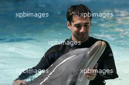 09.04.2009 Portimao, Portugal,  Neel Jani (SUI), driver of A1 Team Switzerland swims with Dolphins - A1GP World Cup of Motorsport 2008/09, Round 6, Algarve, Thursday - Copyright A1GP - Free for editorial usage