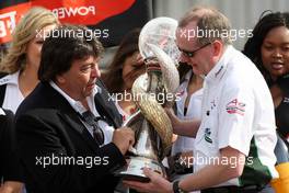 03.05.2009 Fawkham, England,  Tony Teixeira, A1GP Chairman and Mark Gallagher (IRL) of A1 Team Ireland, wins the world cup of motorsport - A1GP World Cup of Motorsport 2008/09, Round 7, Brands Hatch, Sunday Race 2 - Copyright A1GP - Free for editorial usage