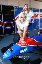 02.05.2009 Fawkham, England,  The help for Heros girls - A1GP World Cup of Motorsport 2008/09, Round 7, Brands Hatch, Saturday - Copyright A1GP - Free for editorial usage