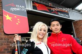 03.05.2009 Fawkham, England,  Grid girl and Congfu Cheng (CHN), driver of A1 Team China  - A1GP World Cup of Motorsport 2008/09, Round 7, Brands Hatch - A1GP - Free for editorial usage - Copyright A1GP - Free for editorial usage