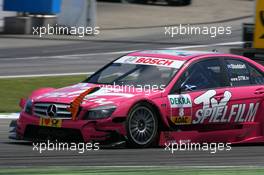 17.05.2009 Hockenheim, Germany,  Damaged car of Susie Stoddart (GBR), Persson Motorsport, AMG Mercedes C-Klasse, with an aerodynamic part of another car stuck to the front grill - DTM 2009 at Hockenheimring, Germany