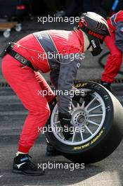 17.05.2009 Hockenheim, Germany,  Audi mechanic ready for a tyre change during a practice pitstop - DTM 2009 at Hockenheimring, Germany