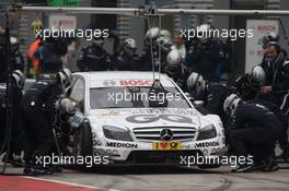 30.05.2009 Klettwitz, Germany,  Maro Engel (GER), Muecke Motorsport AMG Mercedes C-Klasse in for a tire change - DTM 2009 at Eurospeedway Lausitz (Lausitzring)