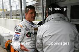 18.07.2009 Zandvoort, The Netherlands,  A disappointed Ralf Schumacher (GER), Team HWA AMG Mercedes, talking with Gerhard Ungar (GER), Chief Designer AMG, after finishing last in qualifying - DTM 2009 at Circuit Park Zandvoort, The Netherlands