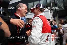 19.07.2009 Zandvoort, The Netherlands,  (left) Dr. Wolfgang Ullrich (GER), Audi's Head of Sport talking to (right) Oliver Jarvis (GBR), Audi Sport Team Phoenix, Audi A4 DTM - DTM 2009 at Circuit Park Zandvoort, The Netherlands