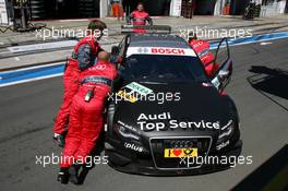 15.08.2009 Nürburg, Germany,  Mechanics push the car of Timo Scheider (GER), Audi Sport Team Abt, Audi A4 DTM into the pitbox - DTM 2009 at Nürburgring, Germany