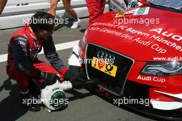 16.08.2009 Nürburg, Germany,  Mechanics cooling the cars on the grid because of the high temperature - DTM 2009 at Nürburgring, Germany
