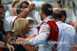 16.08.2009 Nürburg, Germany,  Hermann Tomczyk (GER), ADAC Sport President, congratulates his son Martin Tomczyk (GER), Audi Sport Team Abt, with his race victory - DTM 2009 at Nürburgring, Germany