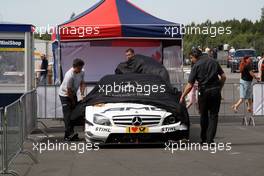 16.08.2009 Nürburg, Germany,  Paul di Resta (GBR), Team HWA AMG Mercedes, AMG Mercedes C-Klasse lost his rear wing and spun off in the first corner into the gravel and had to withdraw. His race-engineer Axel Randolph (GER) quickly put a cover over it in the parc fermé. - DTM 2009 at Nürburgring, Germany